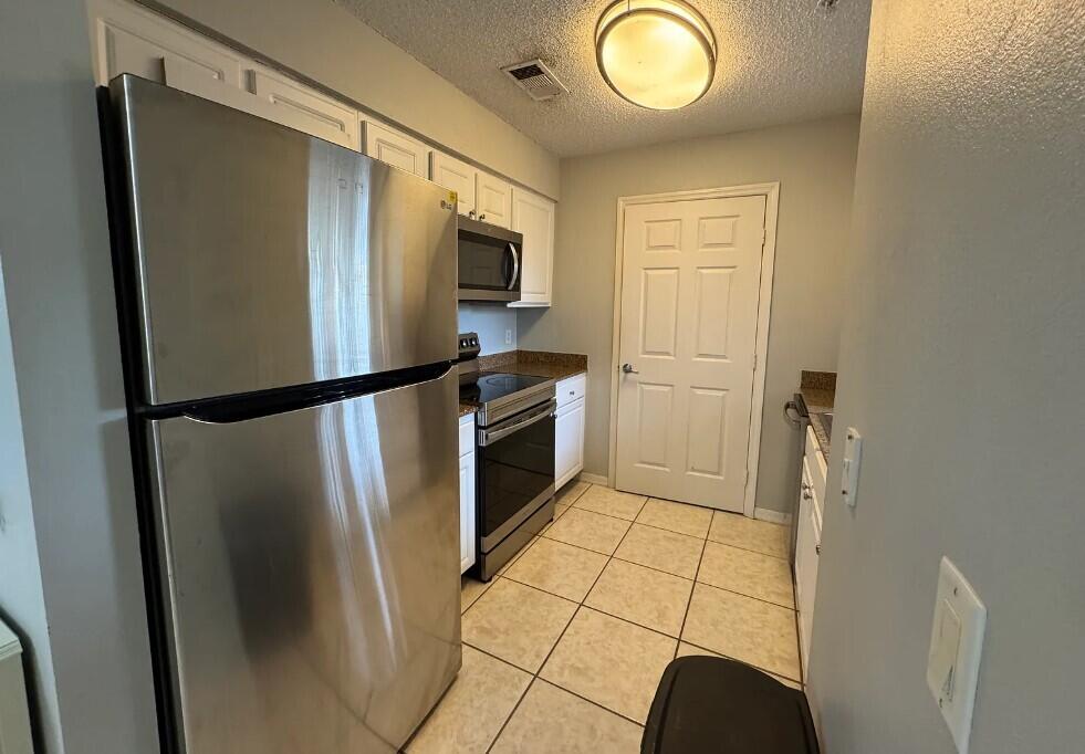 THE FLORIDA CLUB - Residential Lease