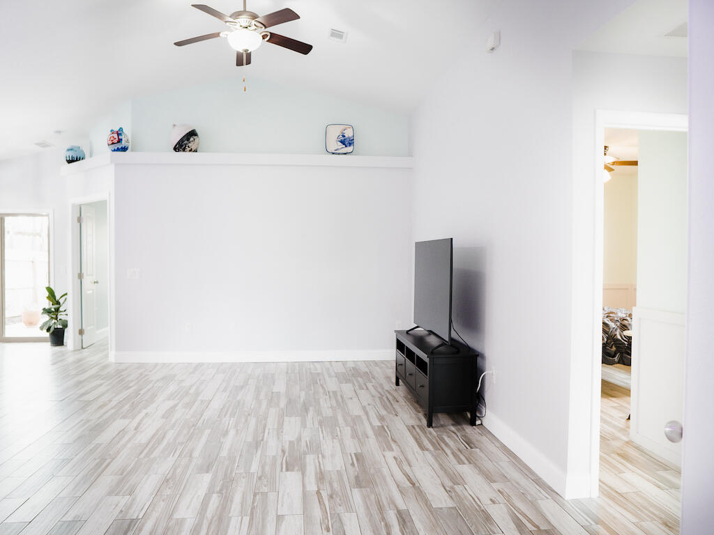 NAVARRE S/D 2ND ADDN - Residential Lease