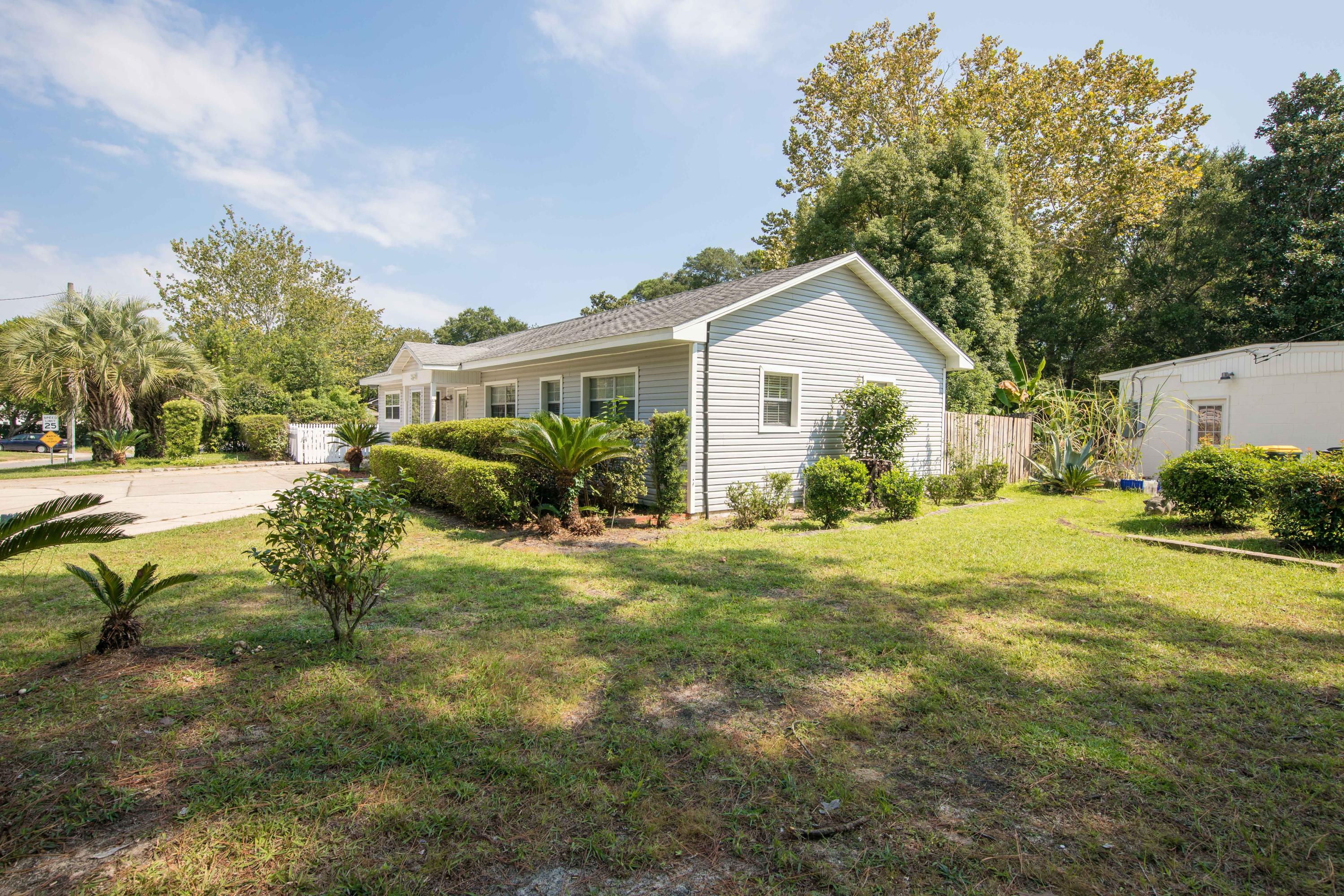 ELLIOTTS POINT 7TH ADDN - Residential