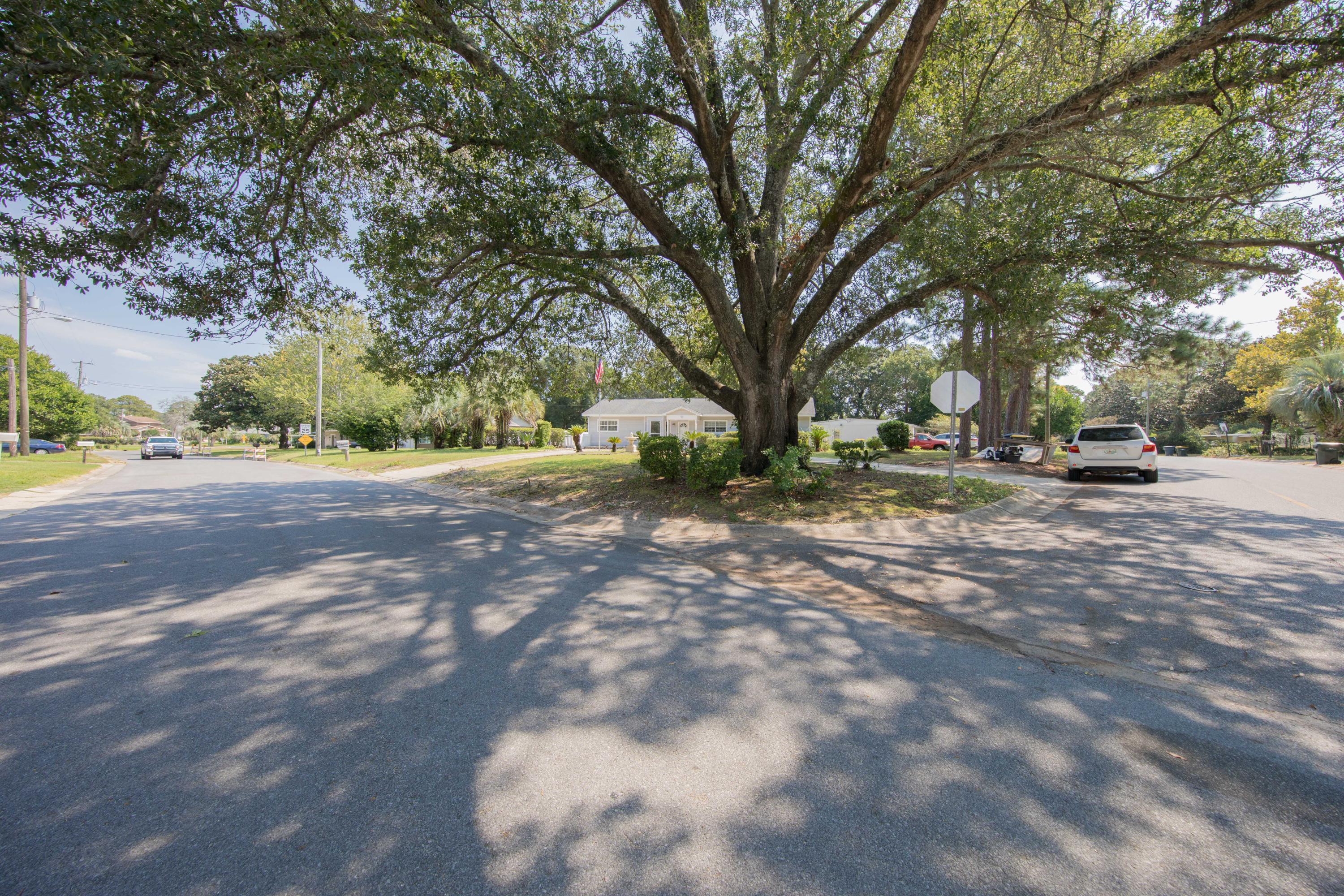 ELLIOTTS POINT 7TH ADDN - Residential