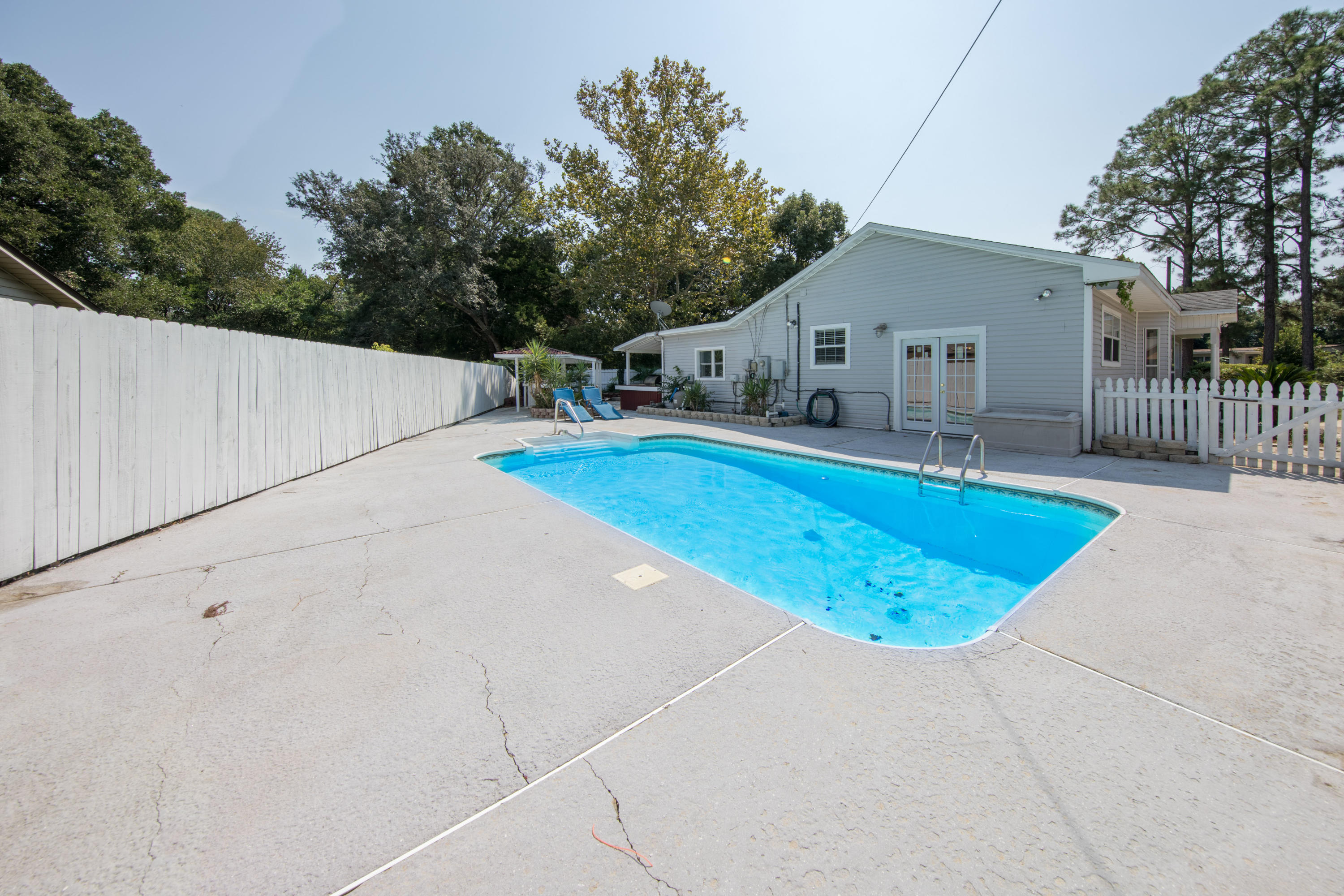 ELLIOTTS POINT 7TH ADDN - Residential