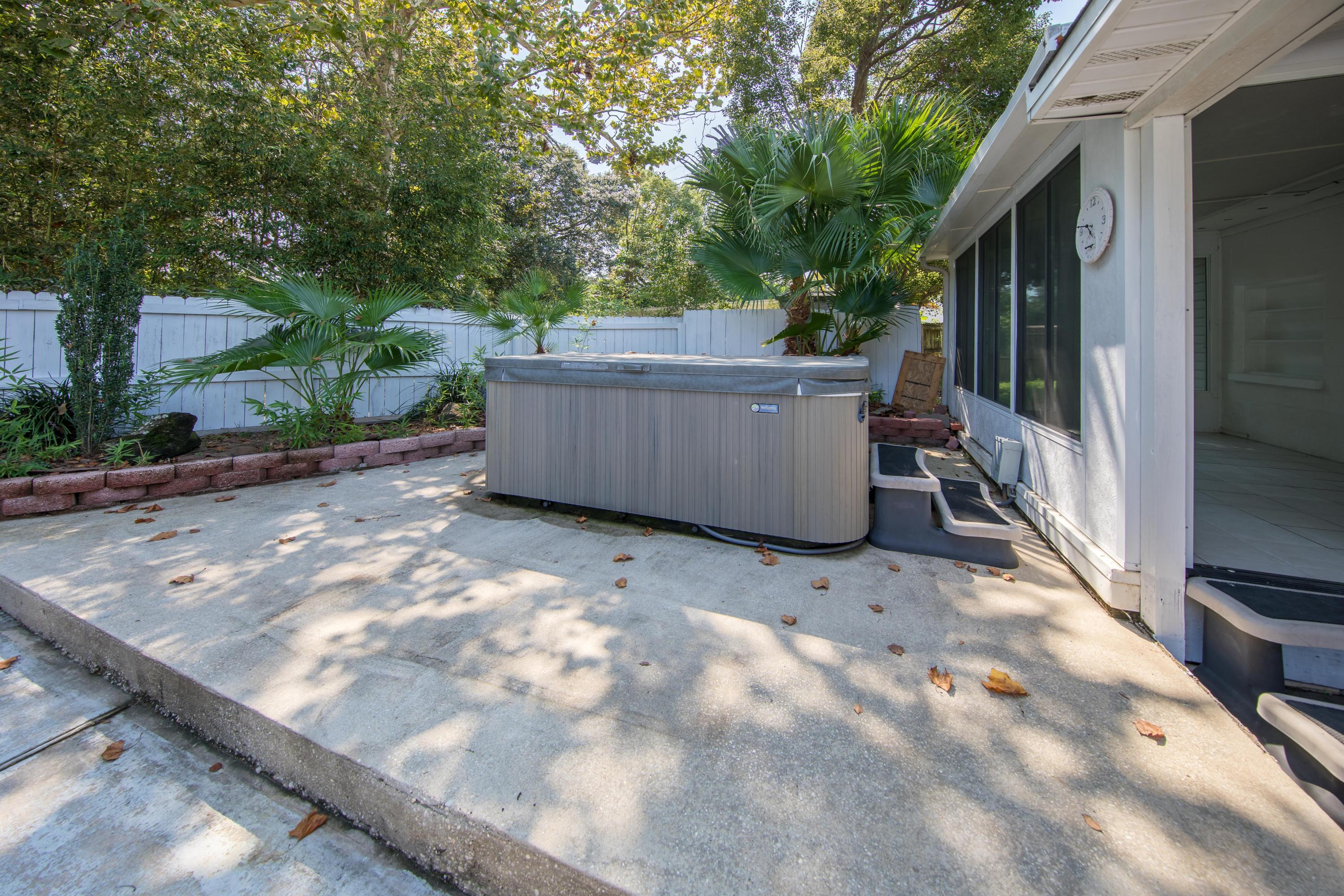ELLIOTTS POINT 7TH ADDN - Residential