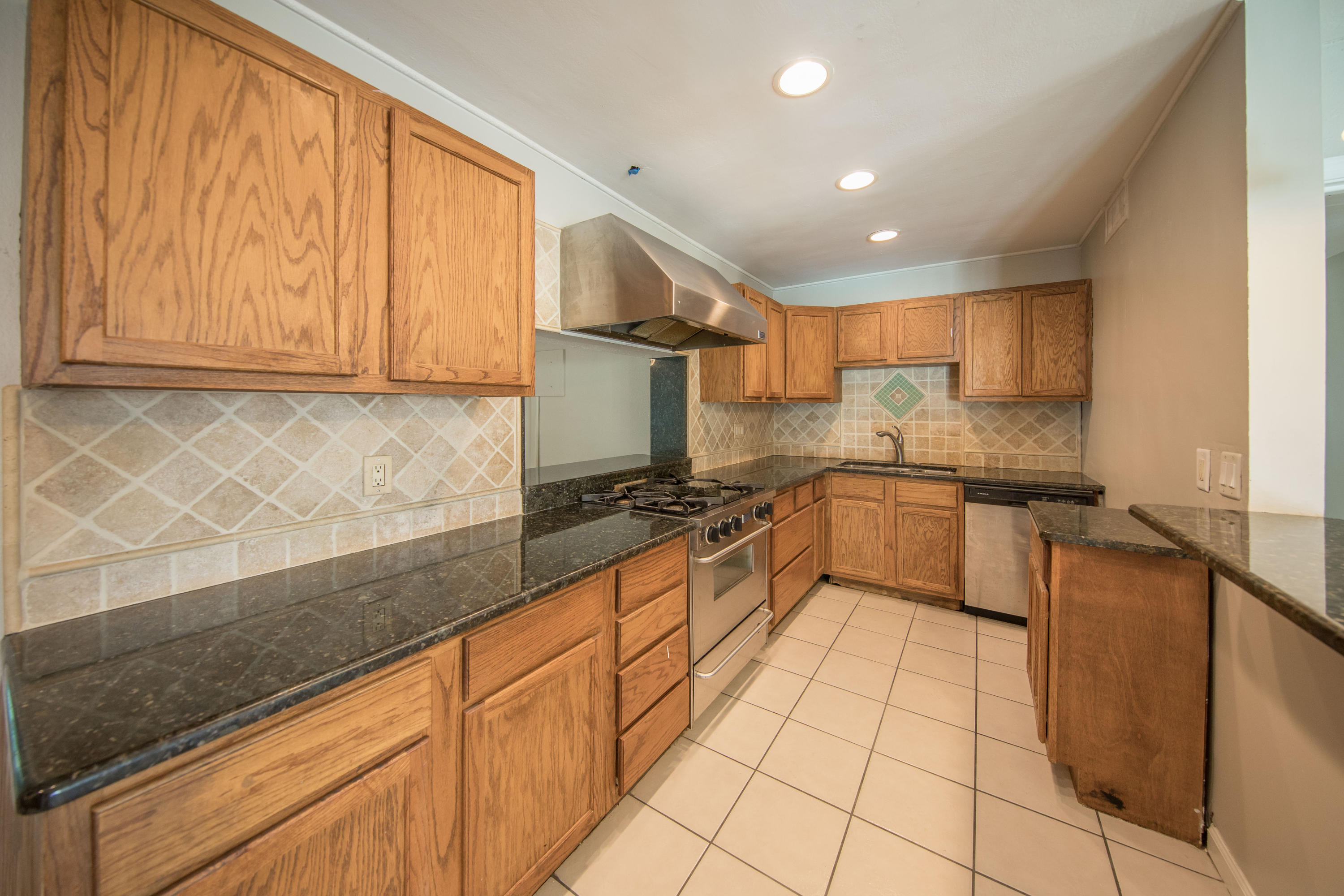 ELLIOTTS POINT 7TH ADDN - Residential