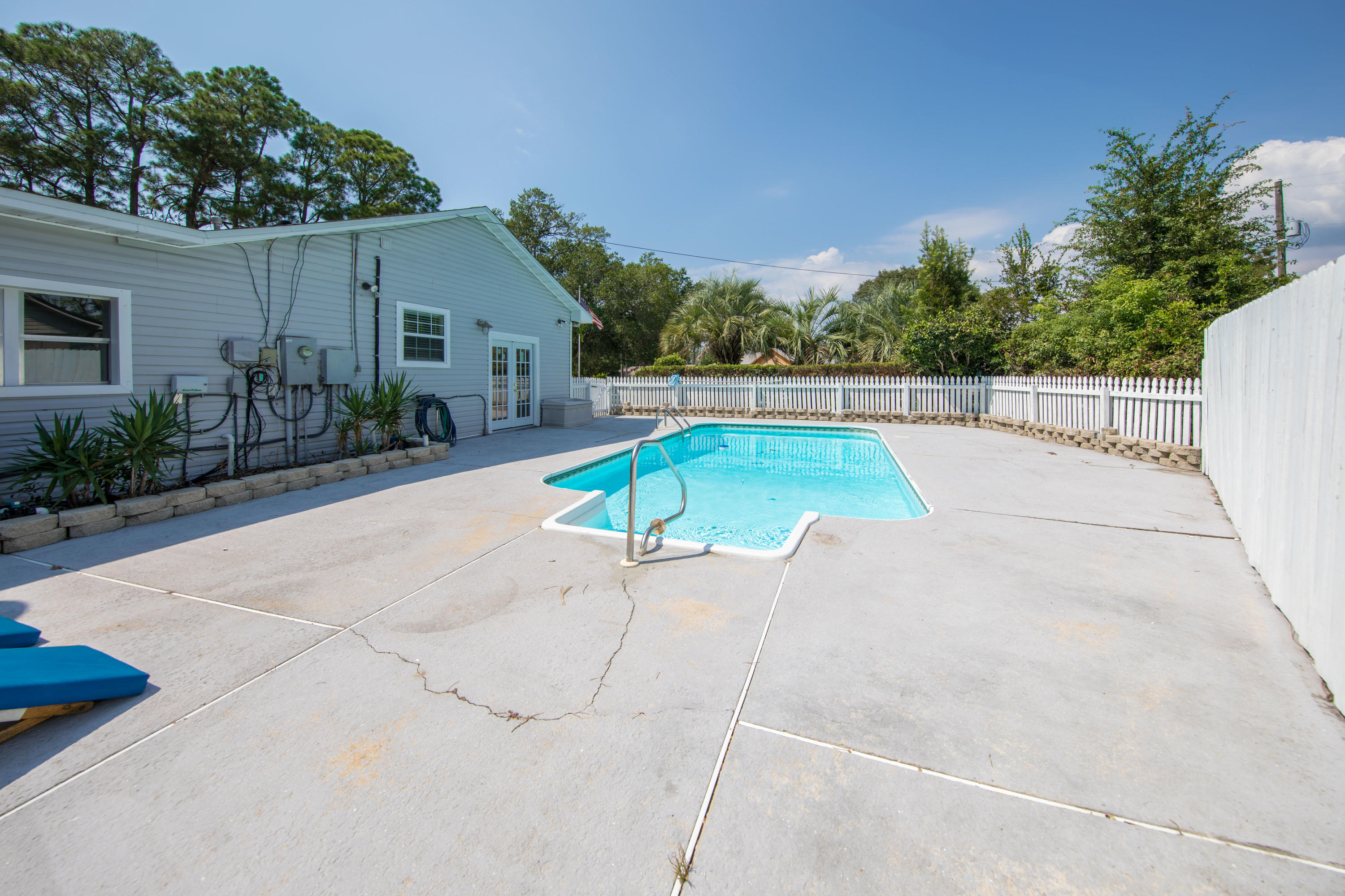 ELLIOTTS POINT 7TH ADDN - Residential