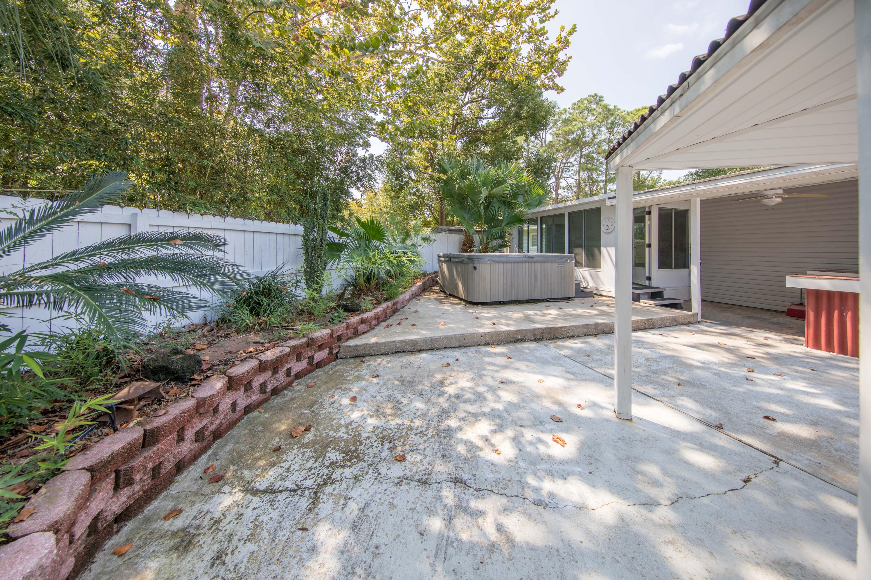 ELLIOTTS POINT 7TH ADDN - Residential