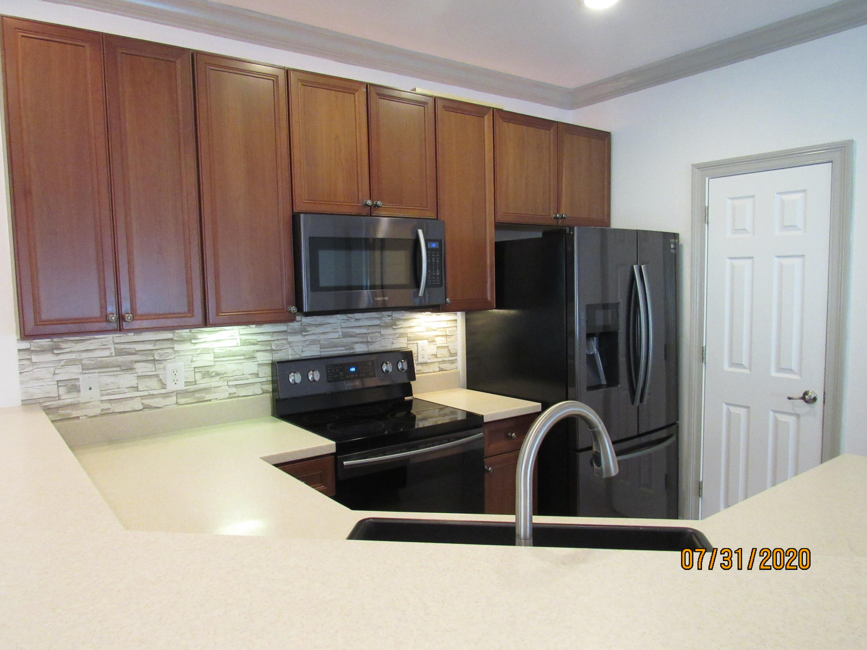 CROSS CREEK - Residential Lease