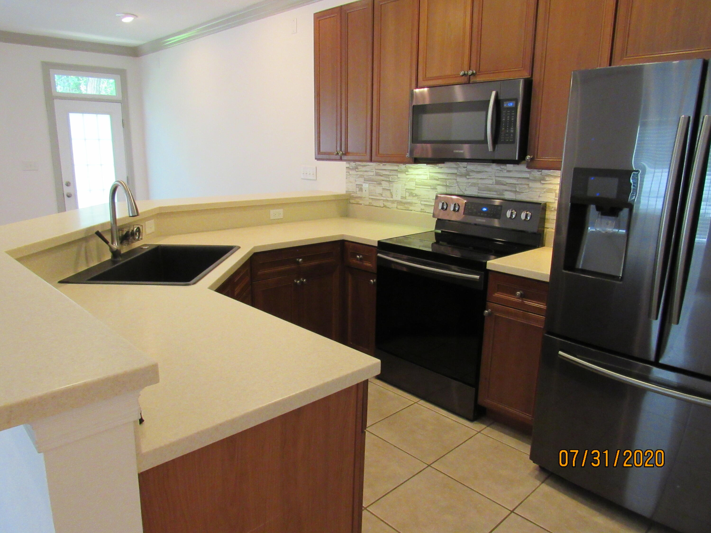 CROSS CREEK - Residential Lease