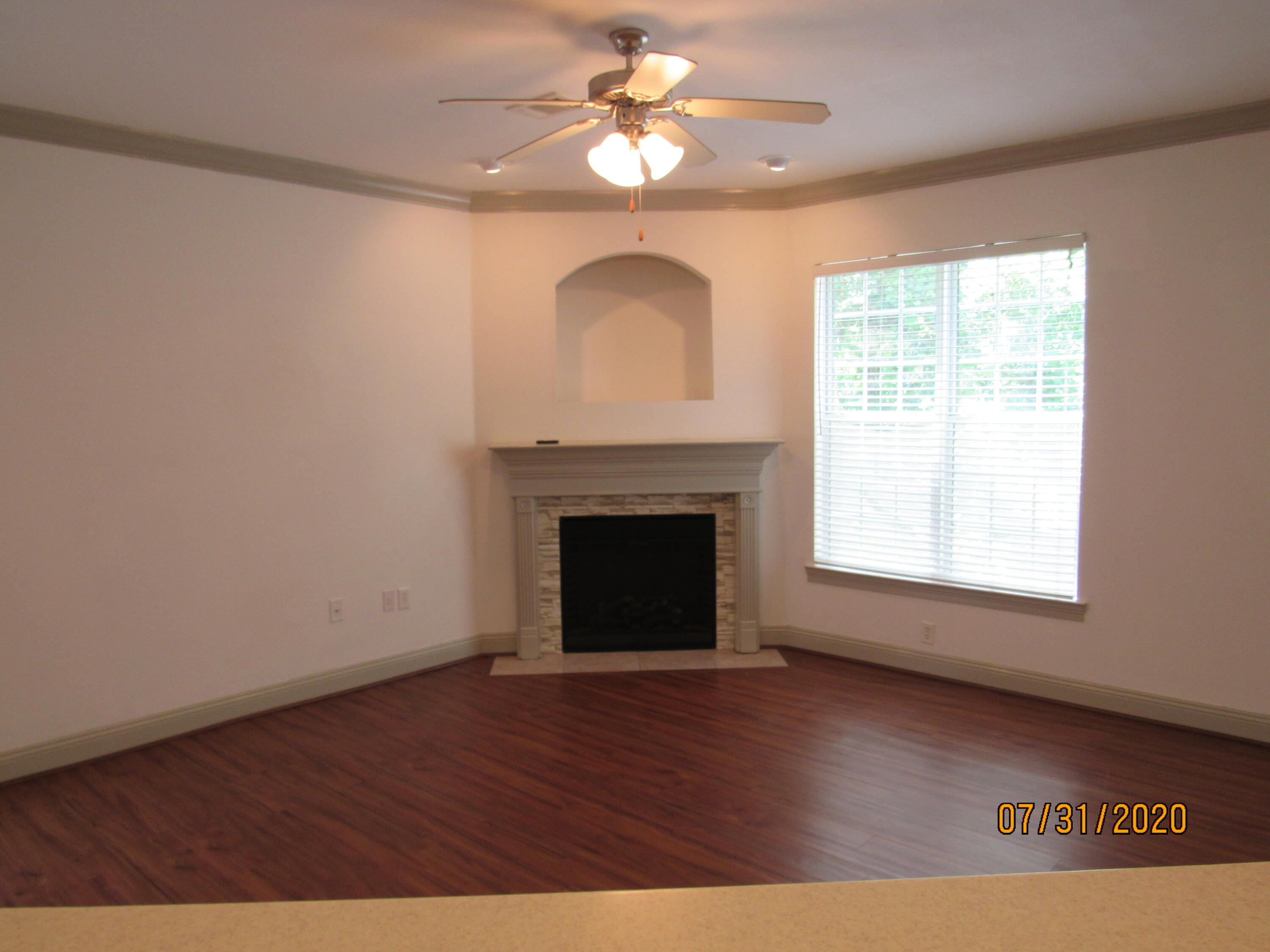 CROSS CREEK - Residential Lease
