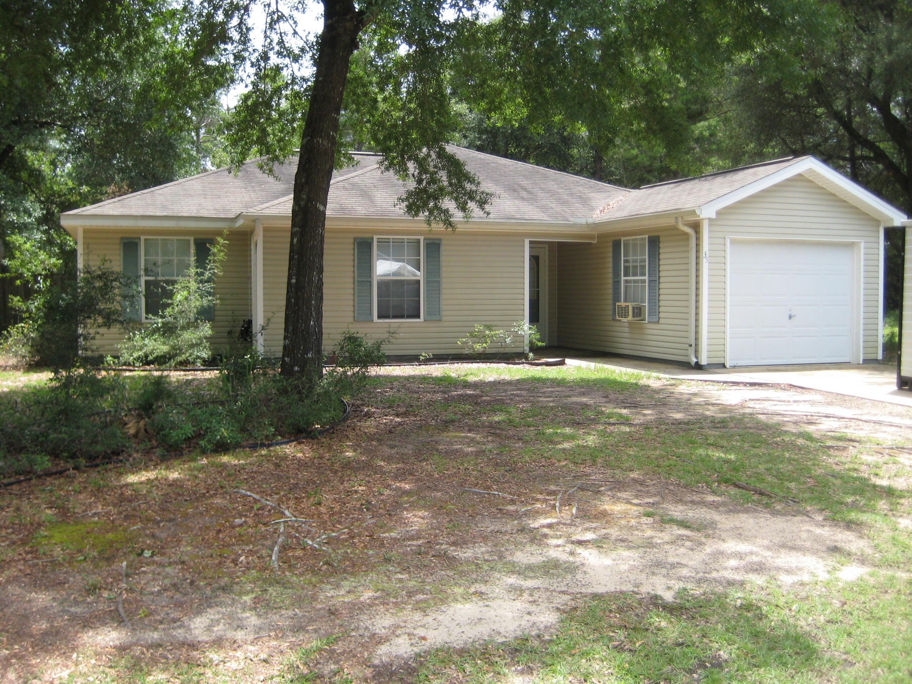 Well maintained 3/2 on approximately 1/2 acre,Interior updates include, smooth top range, and nice side by side Kenmore fridge. Located on a privacy fenced large corner lot with plenty of shade and privacy. Room sizes and lot dimensions are not exact. Pet allowed with owner approval, non refundable pet fee, and renters insurance. Call office phone number today to schedule your appointment M-F 9-5.