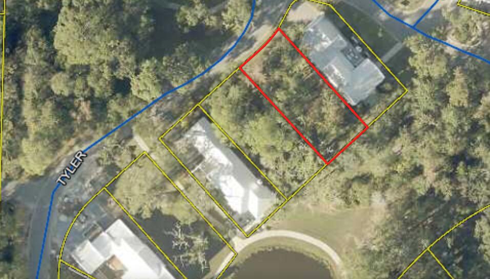 CHURCHILL OAKS - Land