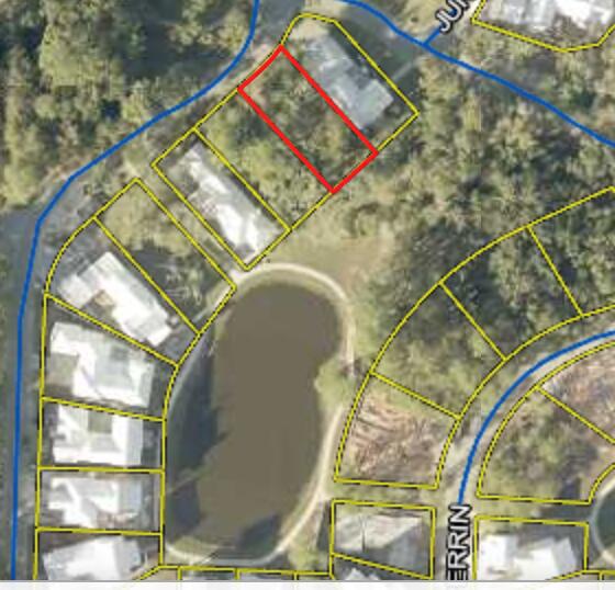 CHURCHILL OAKS - Land