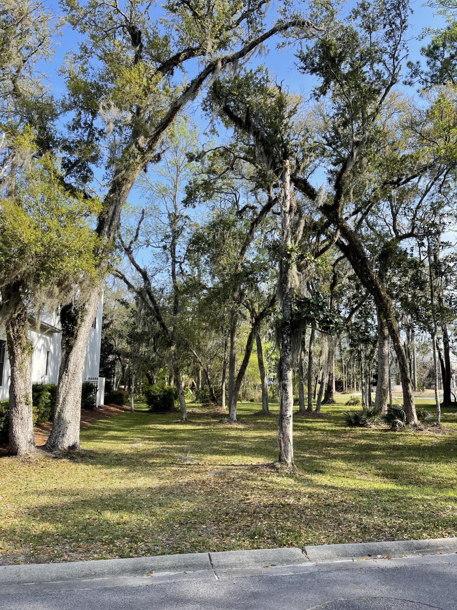 CHURCHILL OAKS - Land