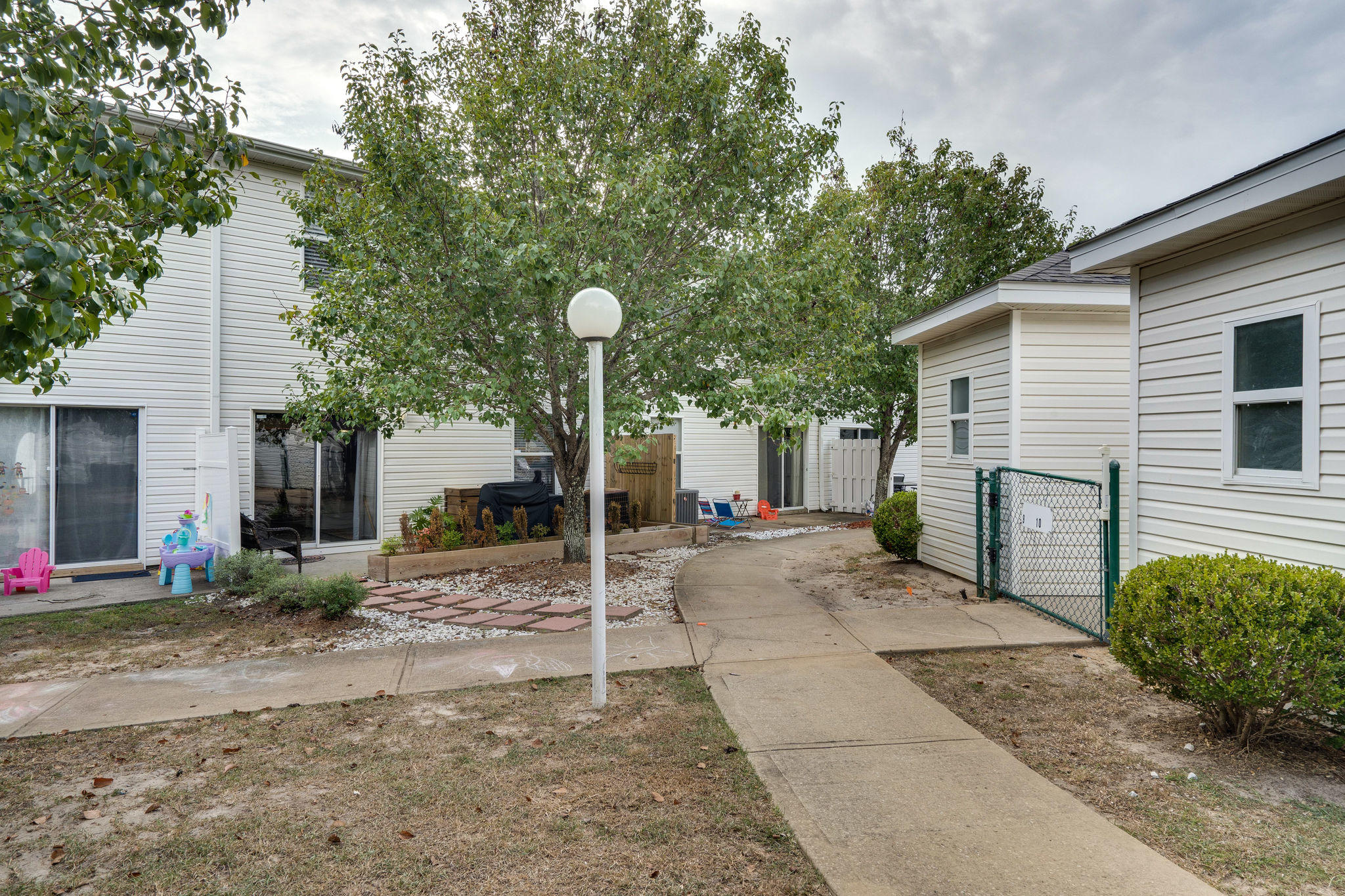 QUAIL LAKE Townhomes - Residential Lease