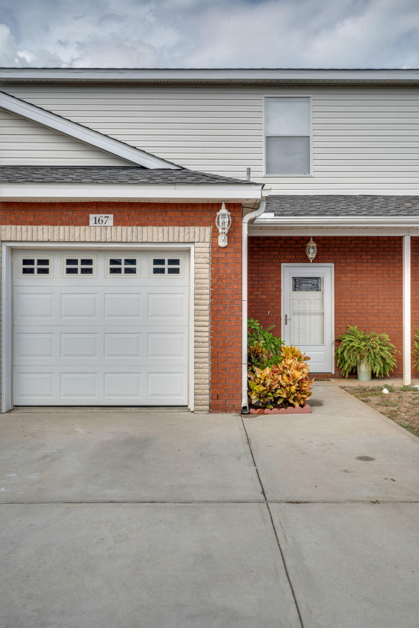 QUAIL LAKE Townhomes - Residential Lease