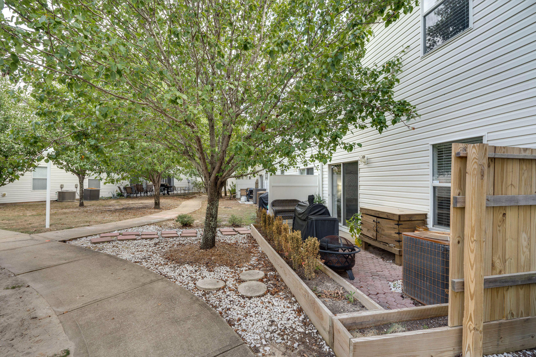 QUAIL LAKE Townhomes - Residential Lease