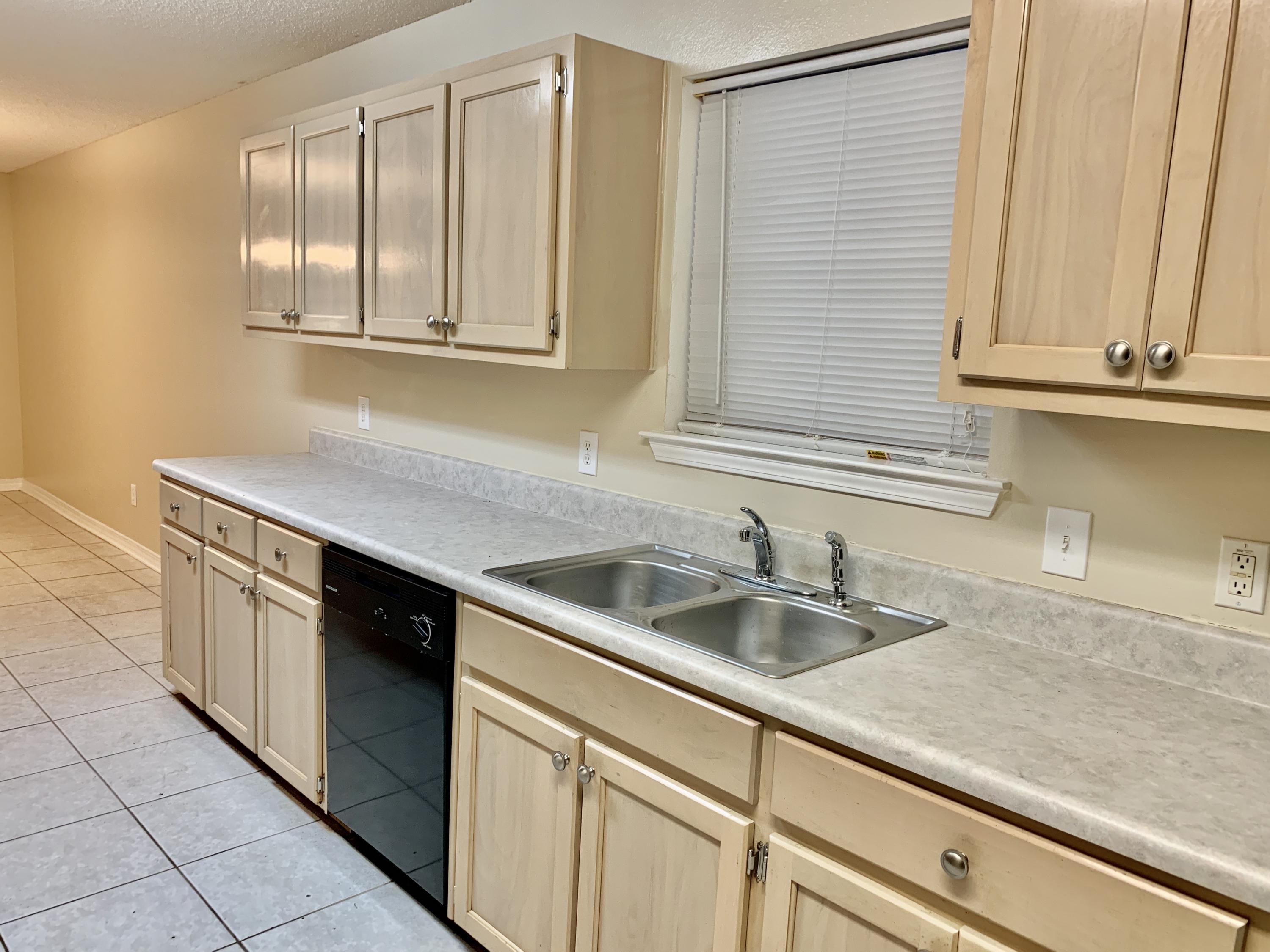 PARKER'S LANDING - Residential Lease