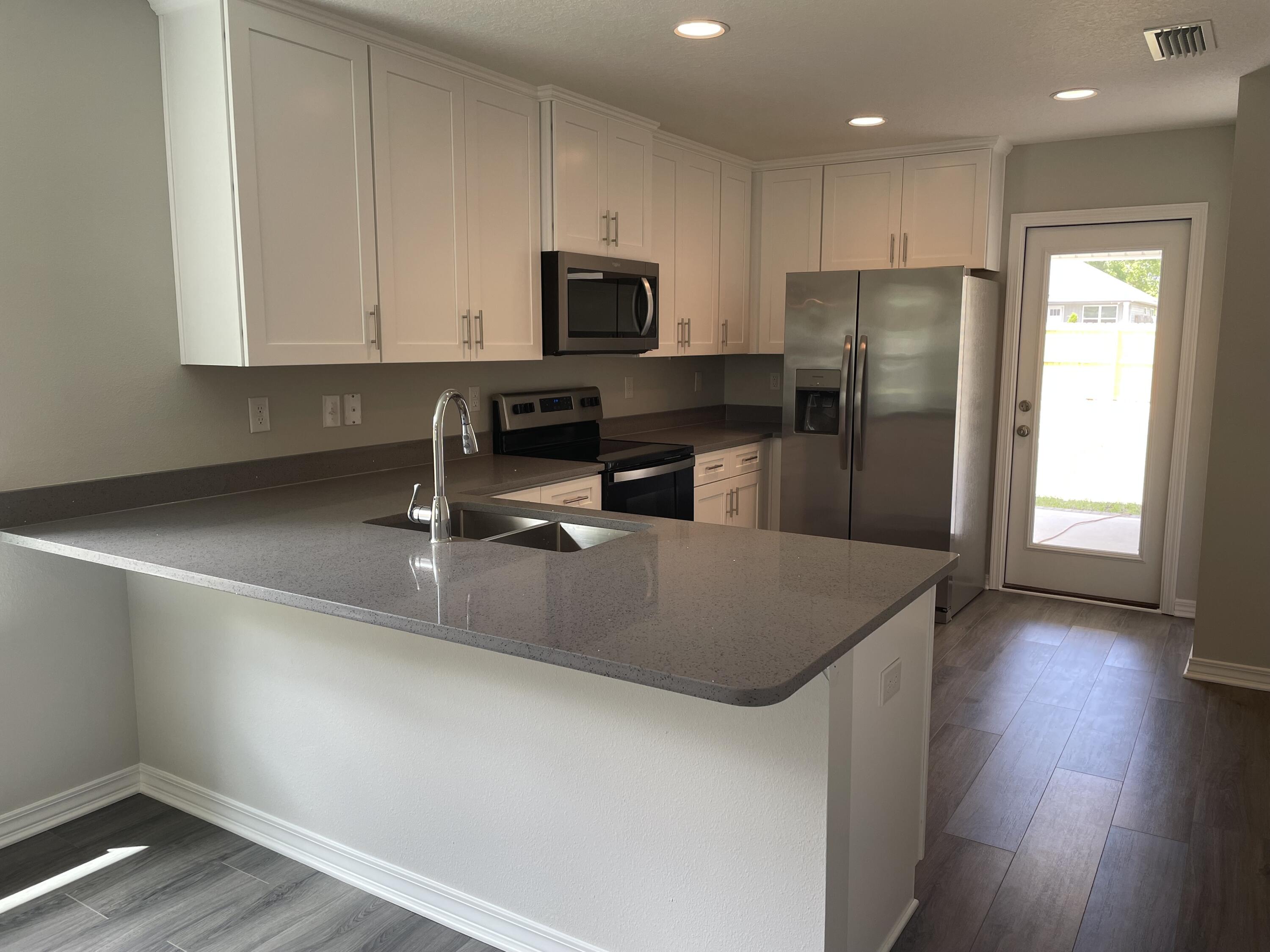 GARDEN CITY - Residential Lease