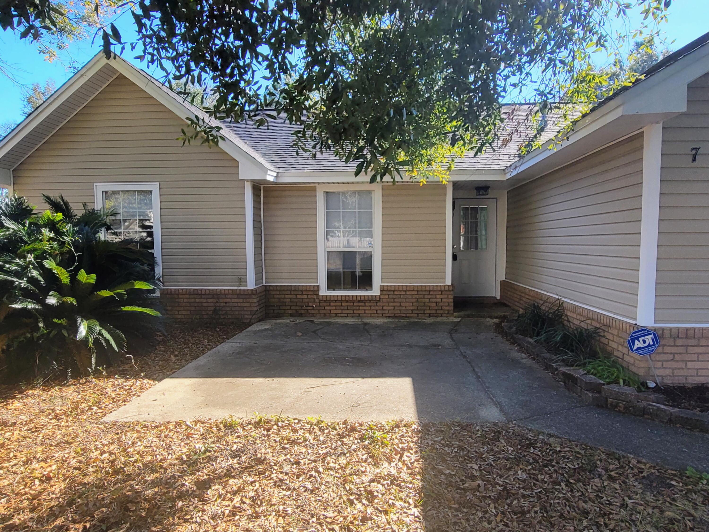 HOLLYROD PARK - Residential Lease