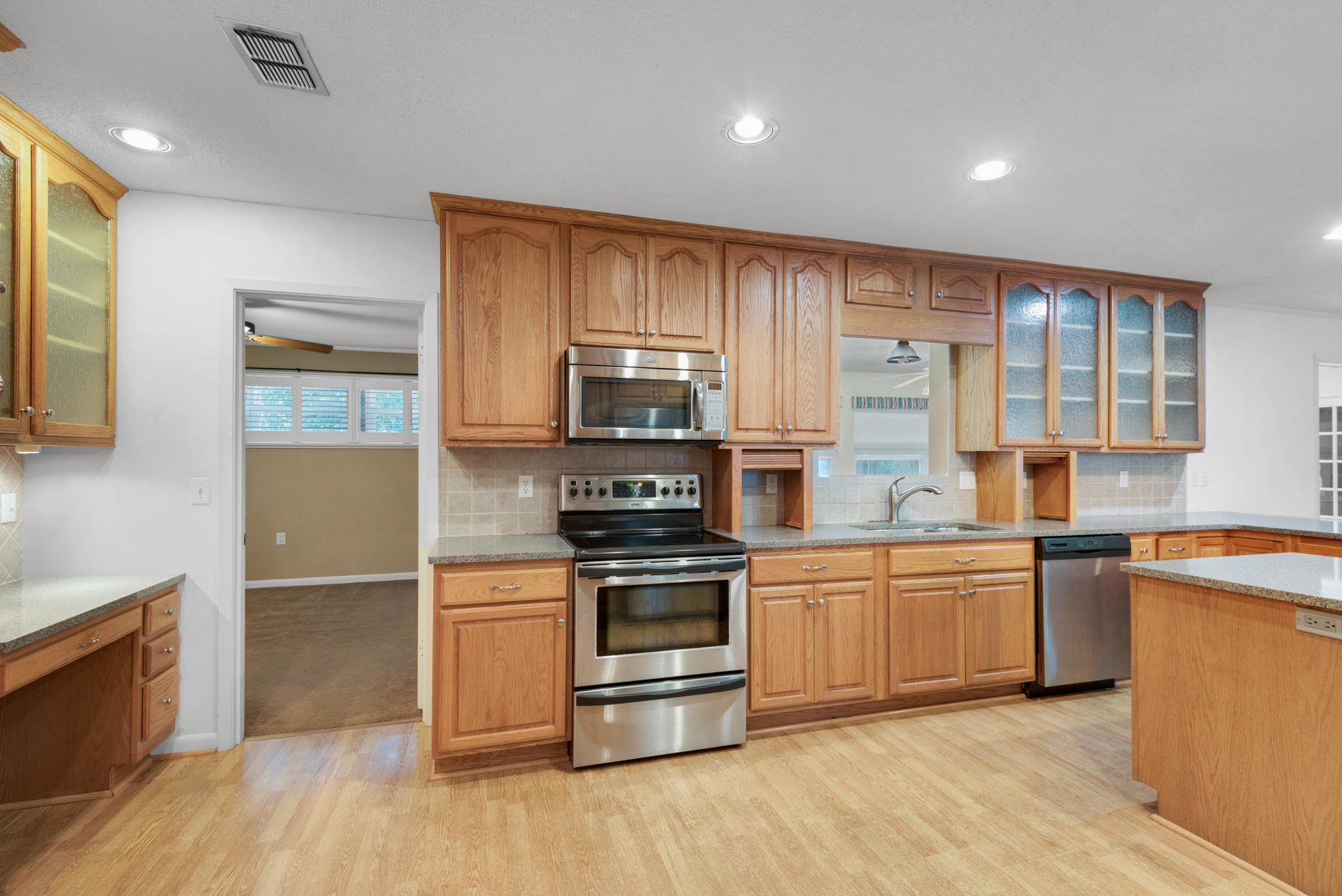 LAKE LORRAINE ESTATES - Residential Lease