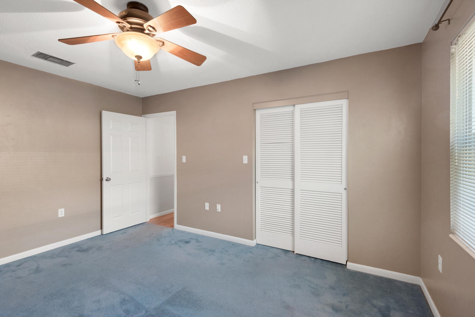 LAKE LORRAINE ESTATES - Residential Lease