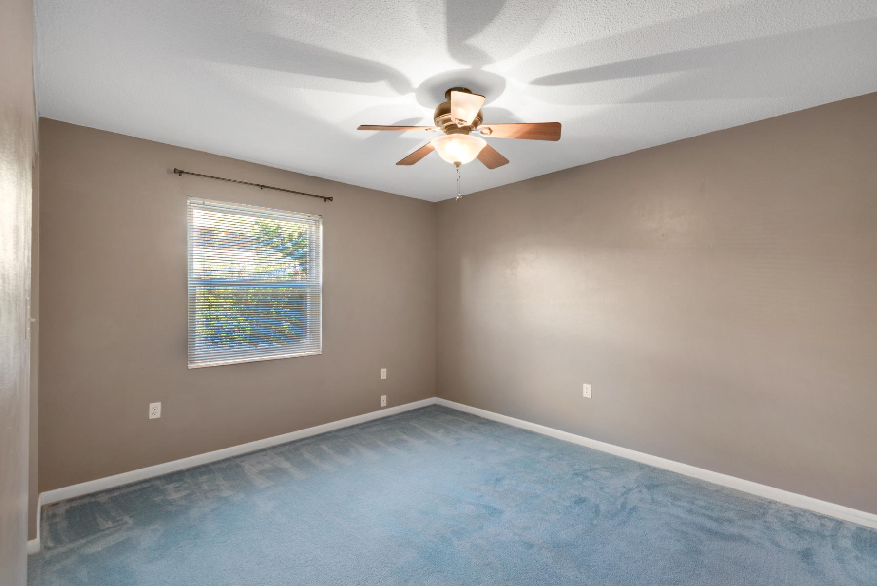 LAKE LORRAINE ESTATES - Residential Lease