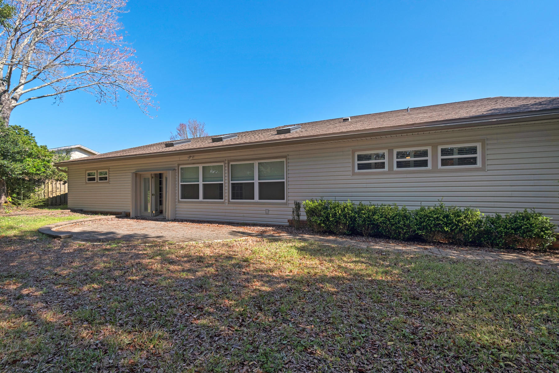 LAKE LORRAINE ESTATES - Residential Lease