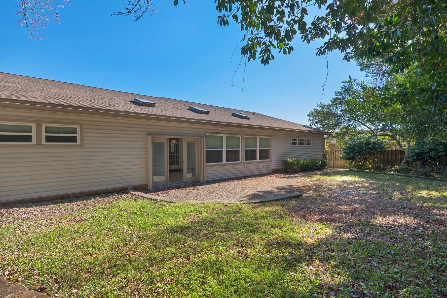 LAKE LORRAINE ESTATES - Residential Lease