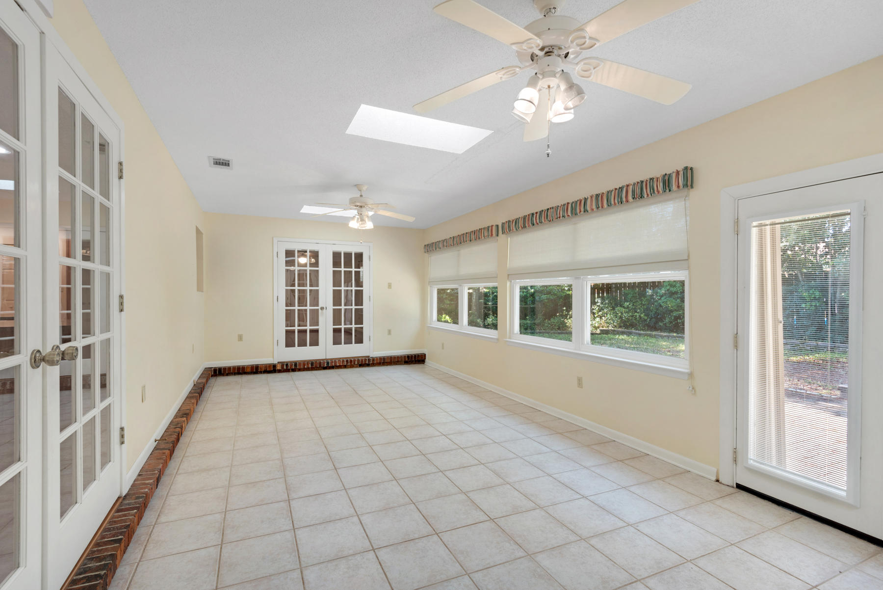 LAKE LORRAINE ESTATES - Residential Lease