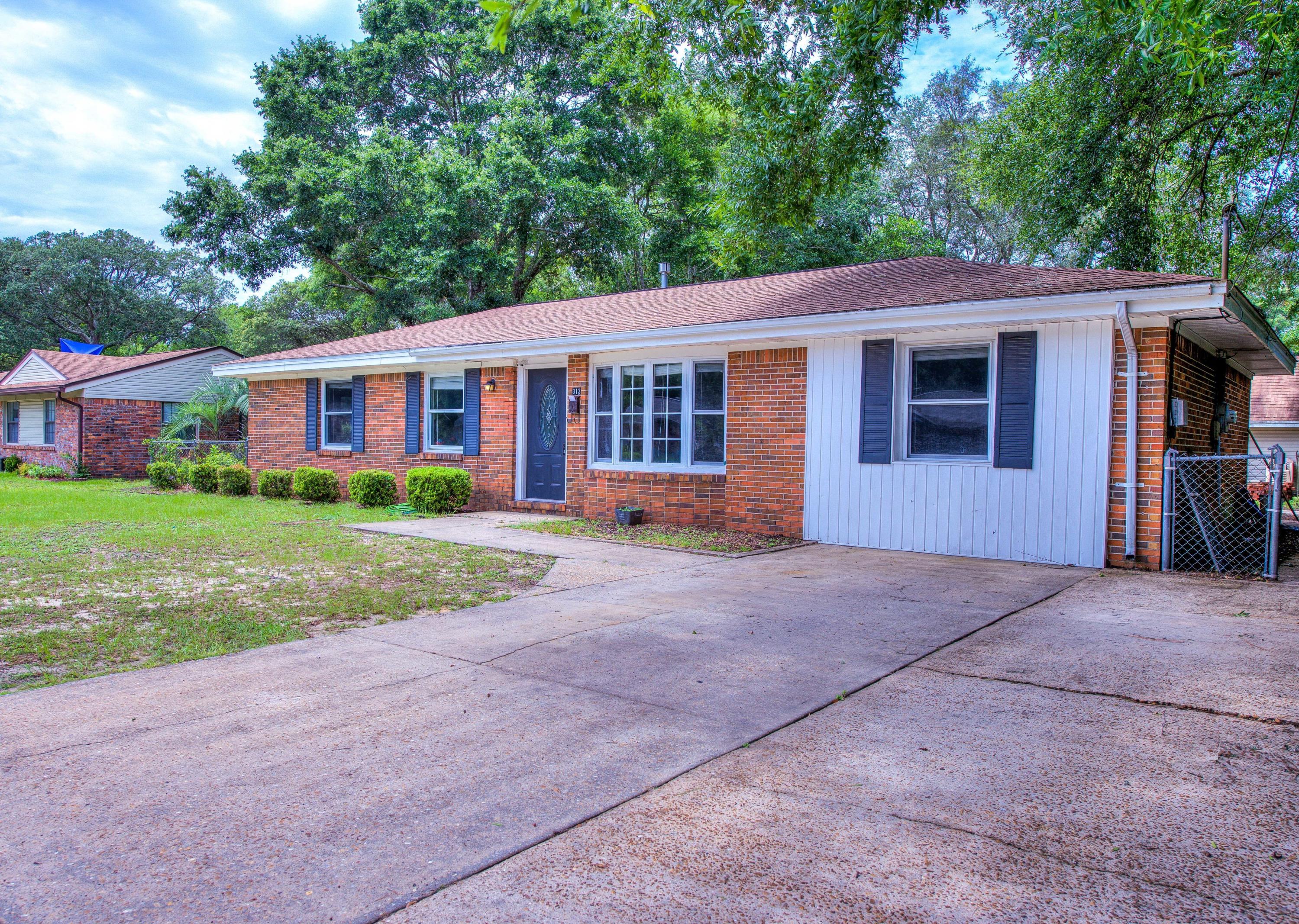 CAROL ANNE MANOR - Residential