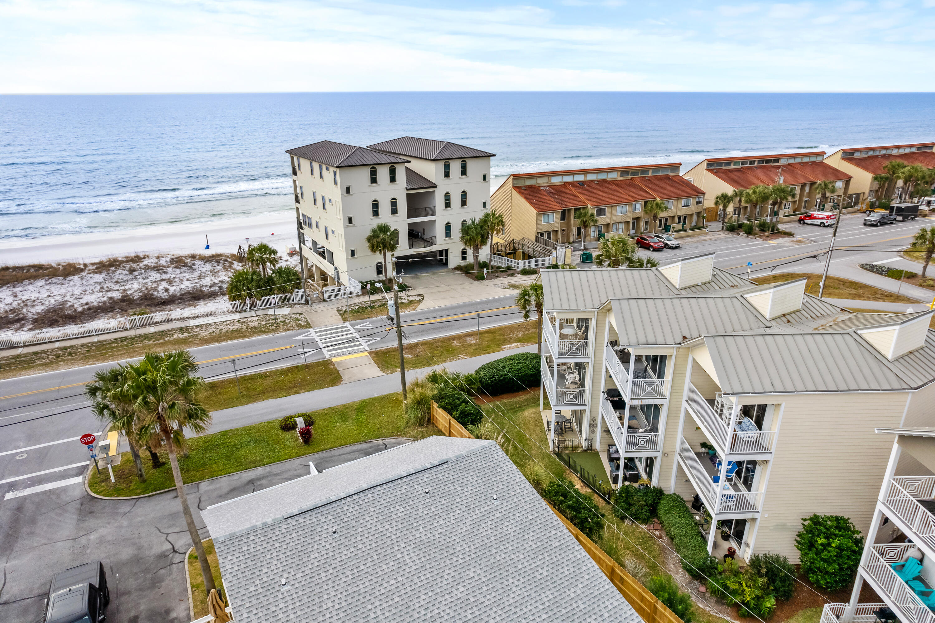 BEACH POINTE T/H - Residential