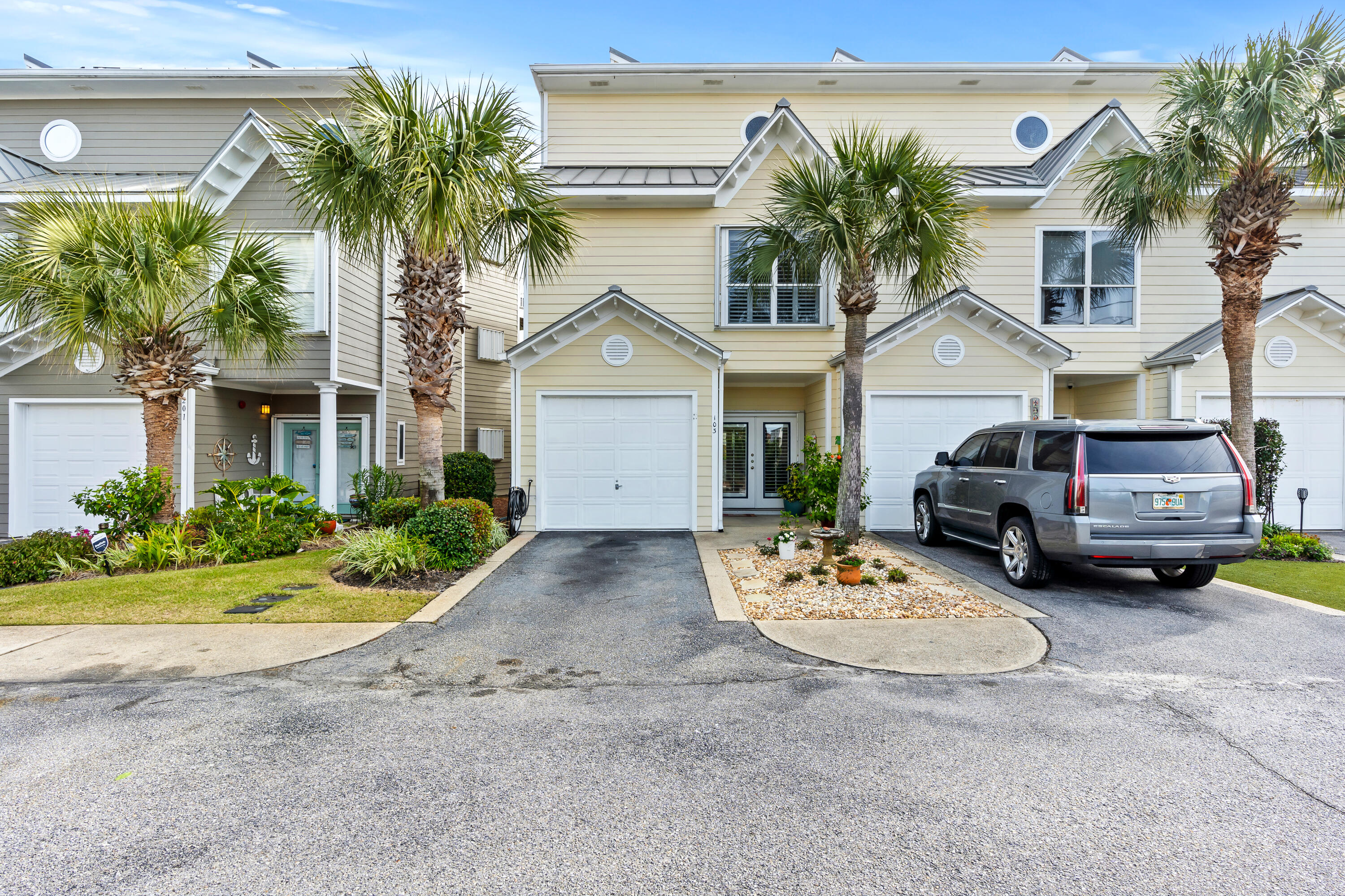 BEACH POINTE T/H - Residential