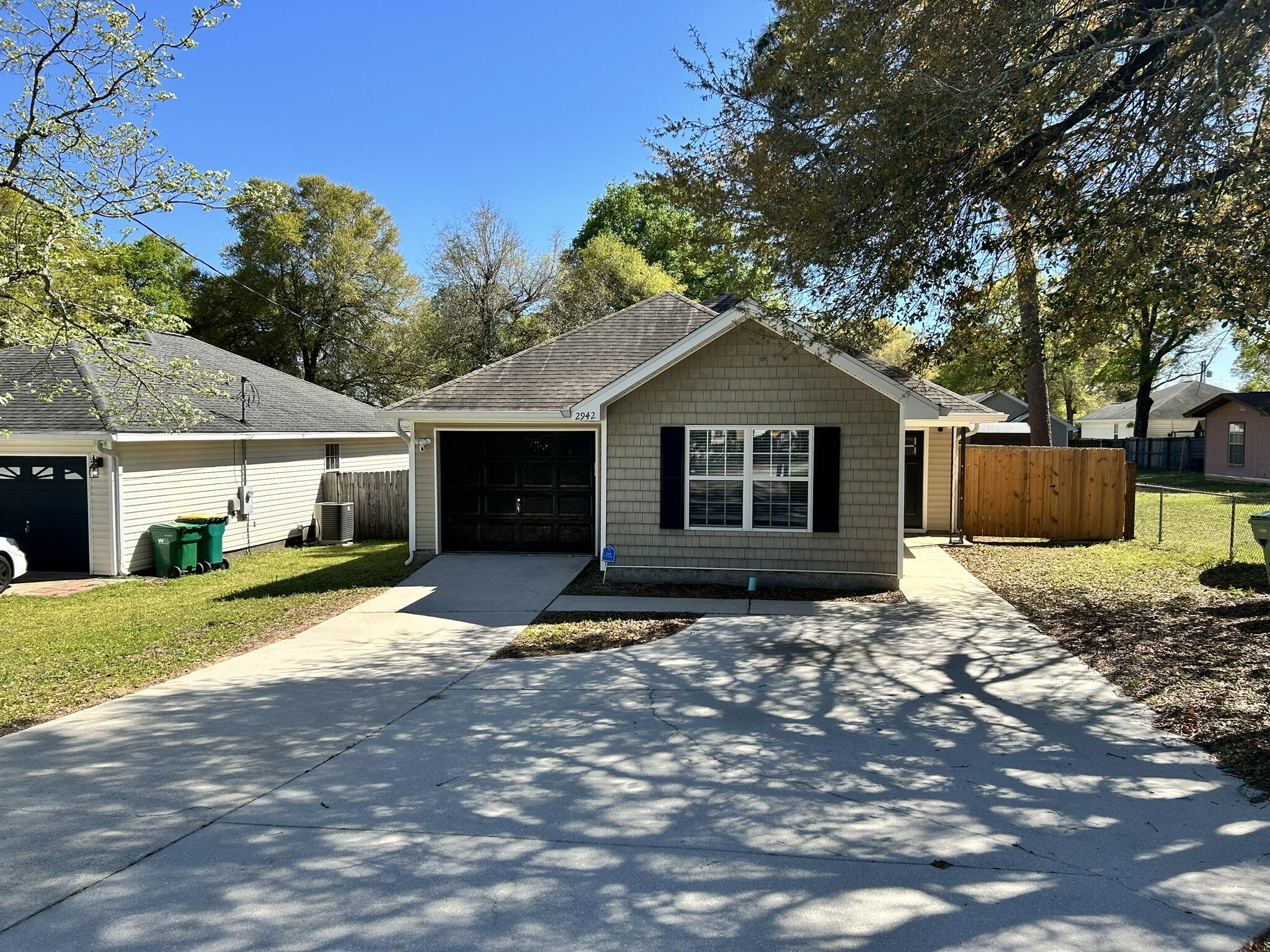 OAKDALE MINI FARMS - Residential Lease