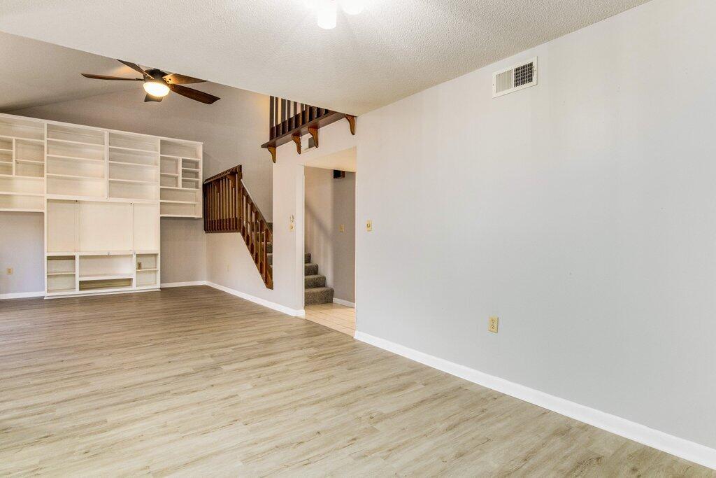 DONLABROOK GARDYNS - Residential Lease