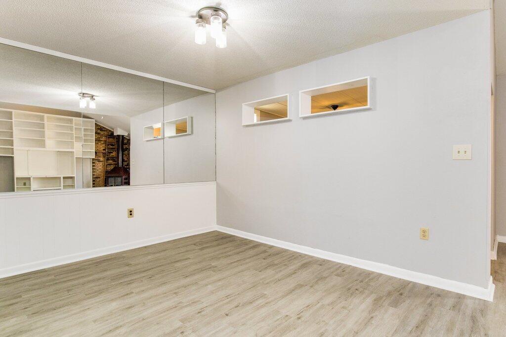 DONLABROOK GARDYNS - Residential Lease
