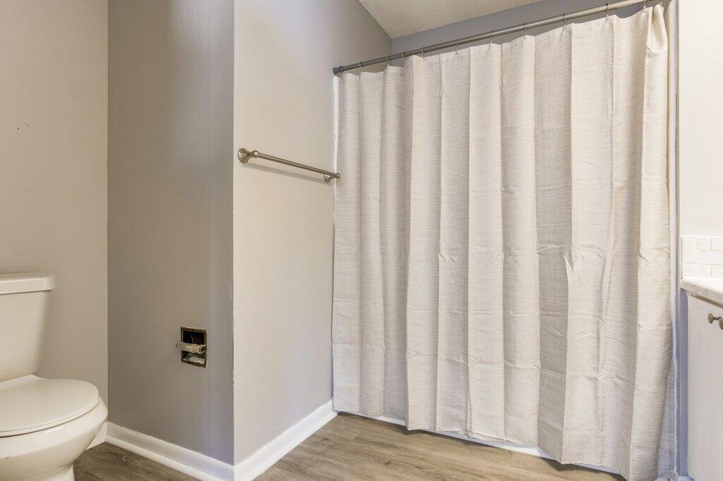 DONLABROOK GARDYNS - Residential Lease