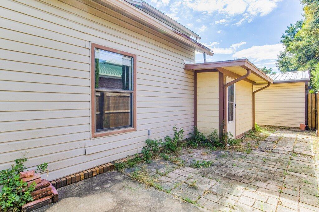 DONLABROOK GARDYNS - Residential Lease