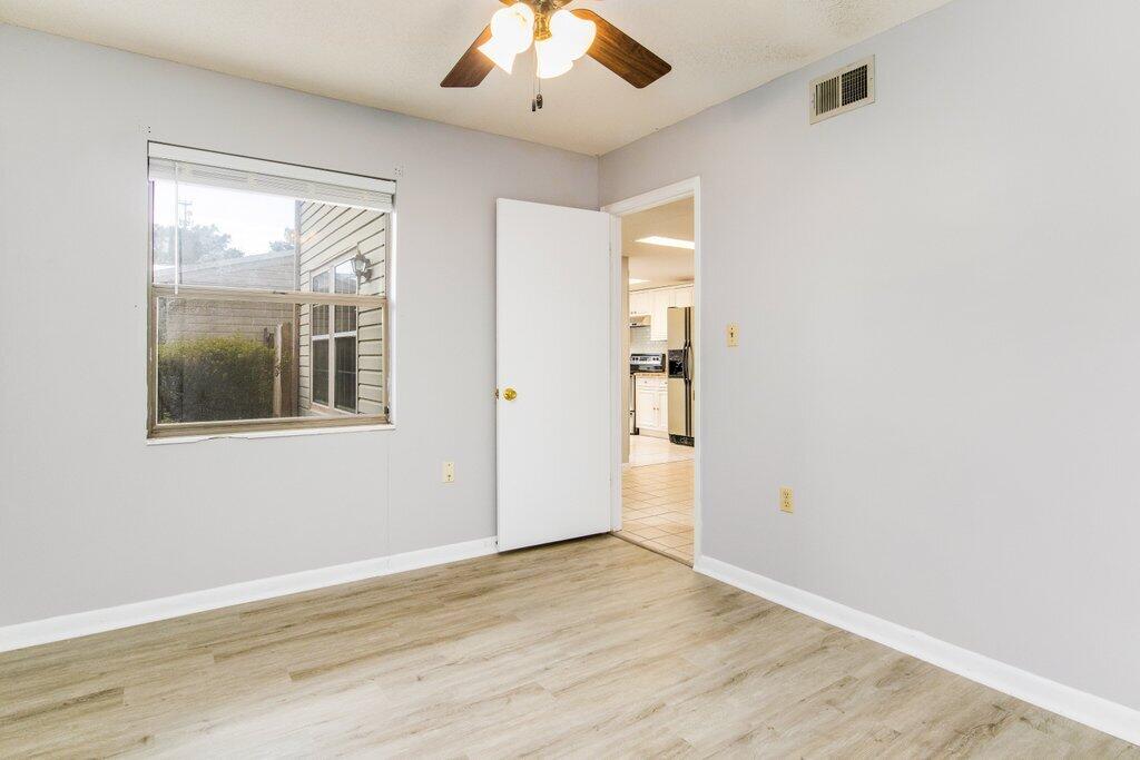 DONLABROOK GARDYNS - Residential Lease
