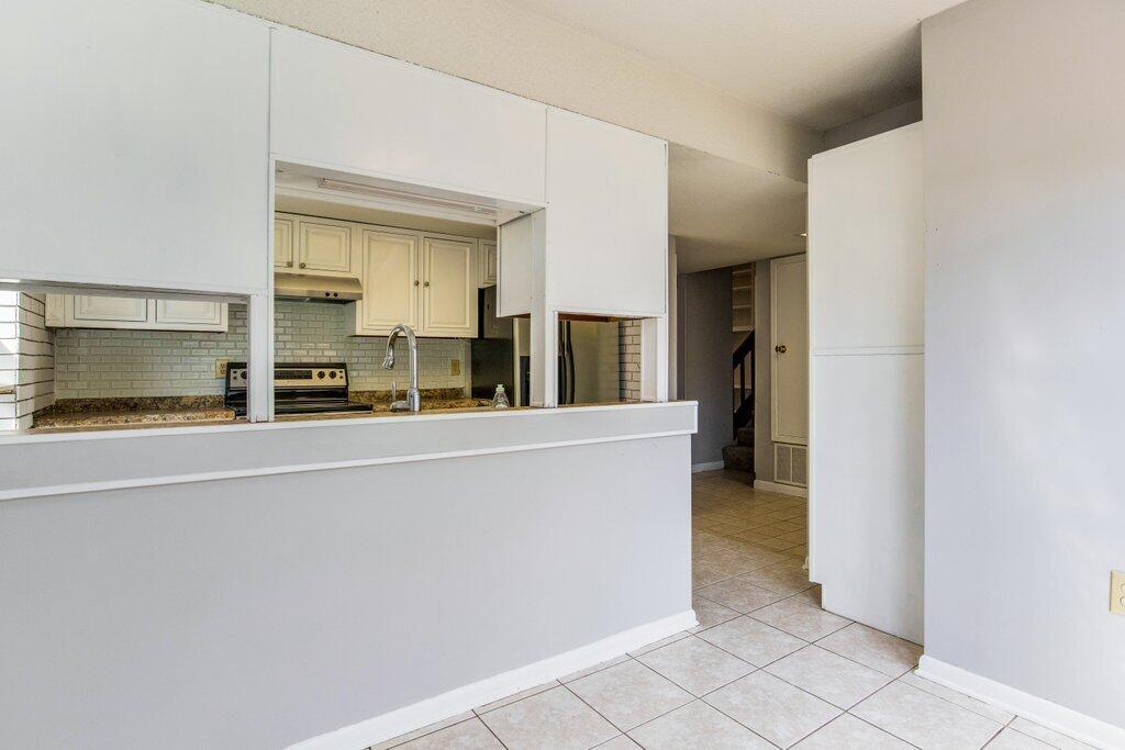 DONLABROOK GARDYNS - Residential Lease