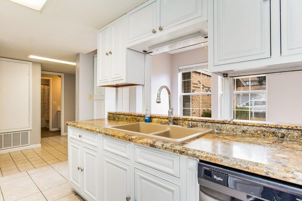 DONLABROOK GARDYNS - Residential Lease