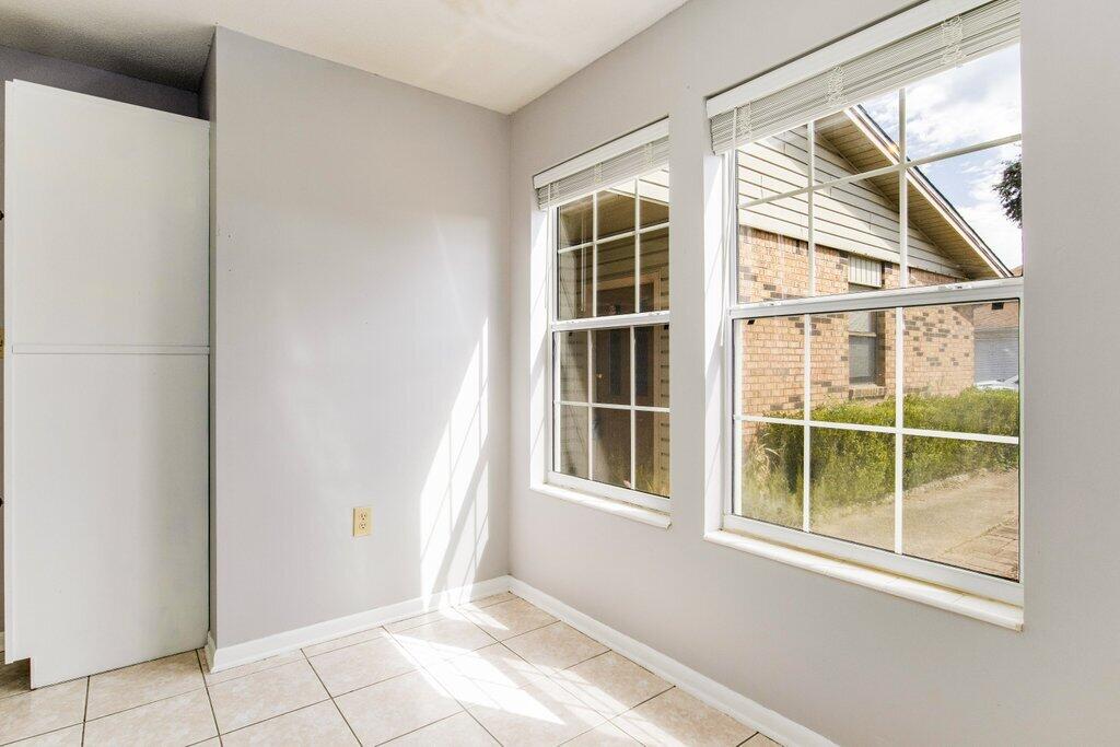 DONLABROOK GARDYNS - Residential Lease