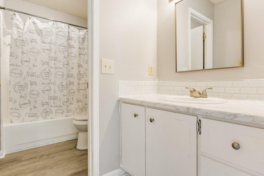 DONLABROOK GARDYNS - Residential Lease