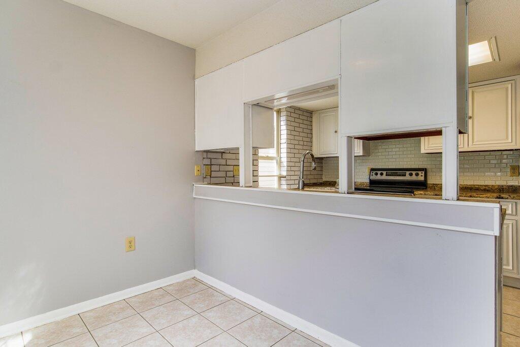 DONLABROOK GARDYNS - Residential Lease