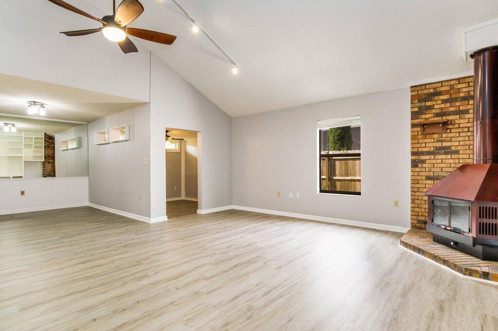 DONLABROOK GARDYNS - Residential Lease