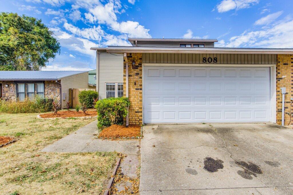 DONLABROOK GARDYNS - Residential Lease