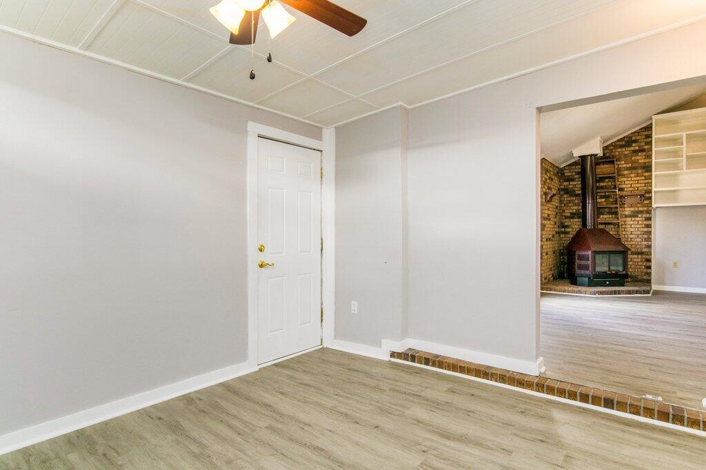 DONLABROOK GARDYNS - Residential Lease
