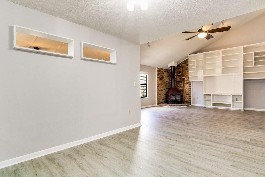 DONLABROOK GARDYNS - Residential Lease