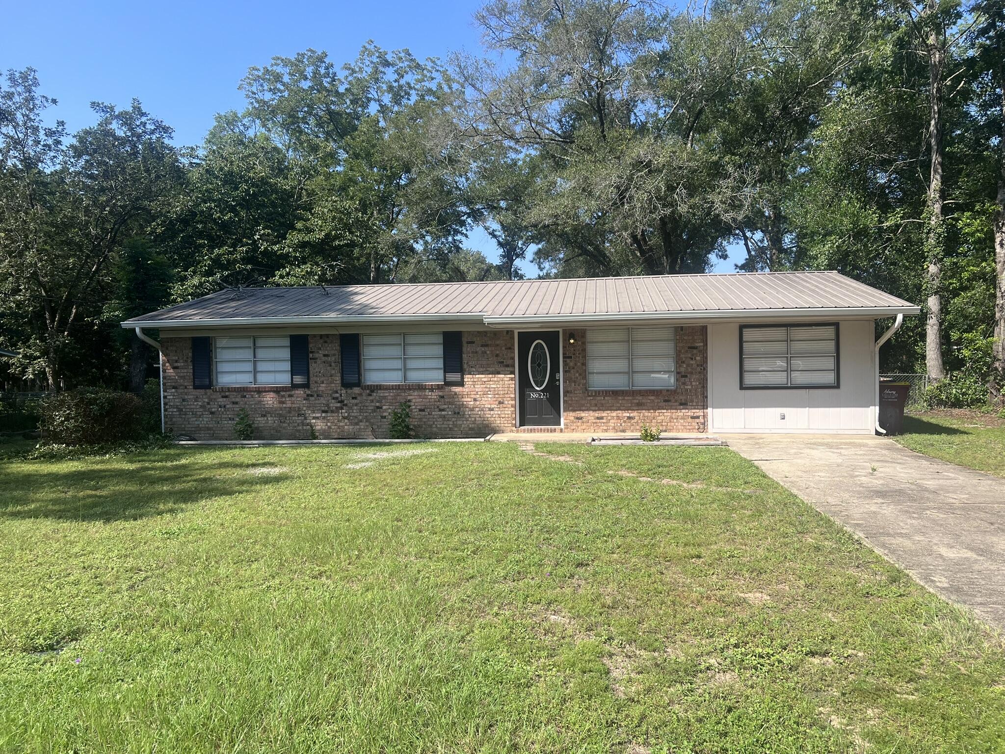 Ready September 1st. This newly remodeled home
is located in a well-established subdivision close to the schools on the north end of Crestview. The owners have installed modern LPV flooring, cabinetry, lighting, and more. The laundry room is conveniently located inside. There is a back patio with a large, fenced-in rear yard. No pets please
