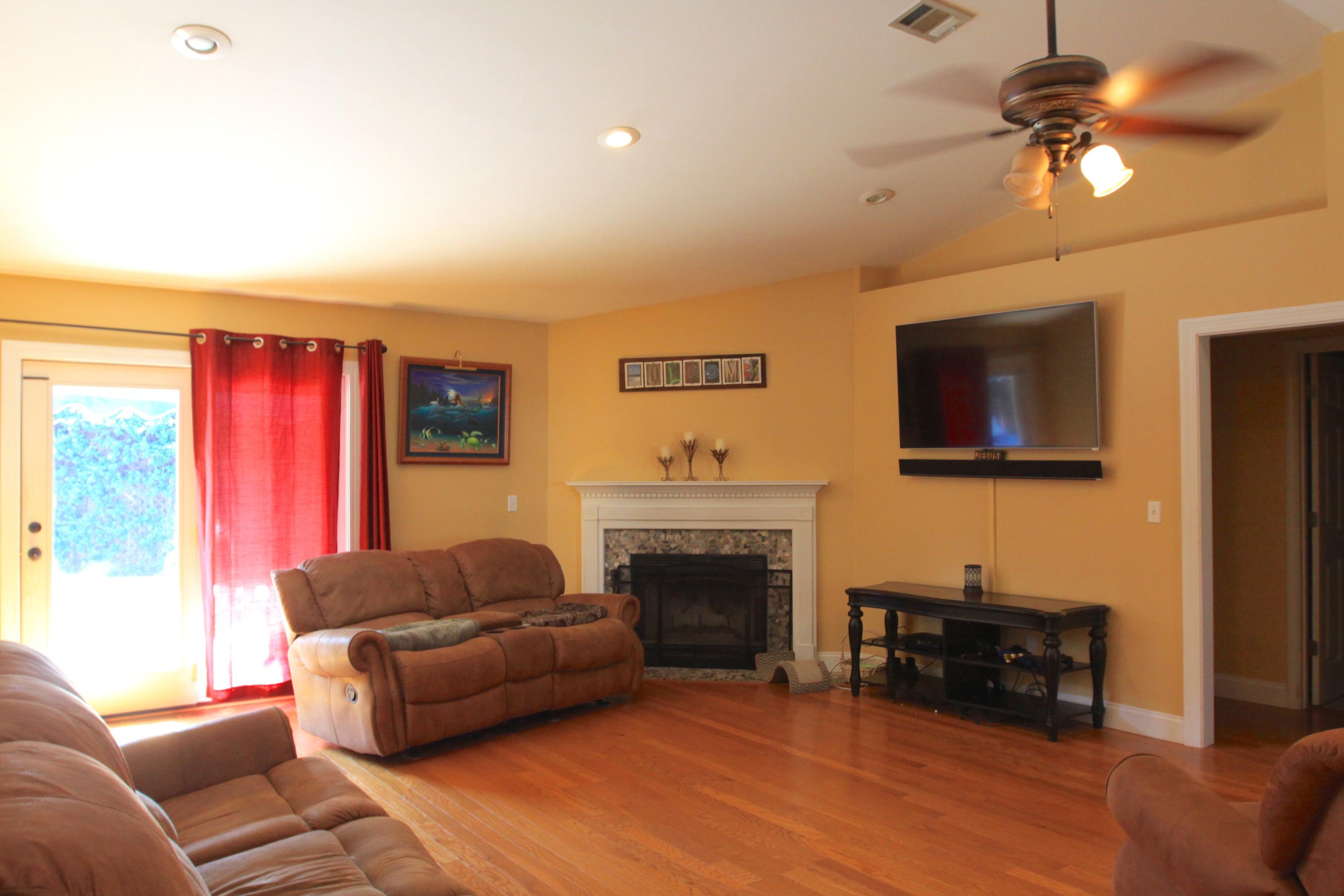 SAILBOAT COVE S/D - Residential Lease