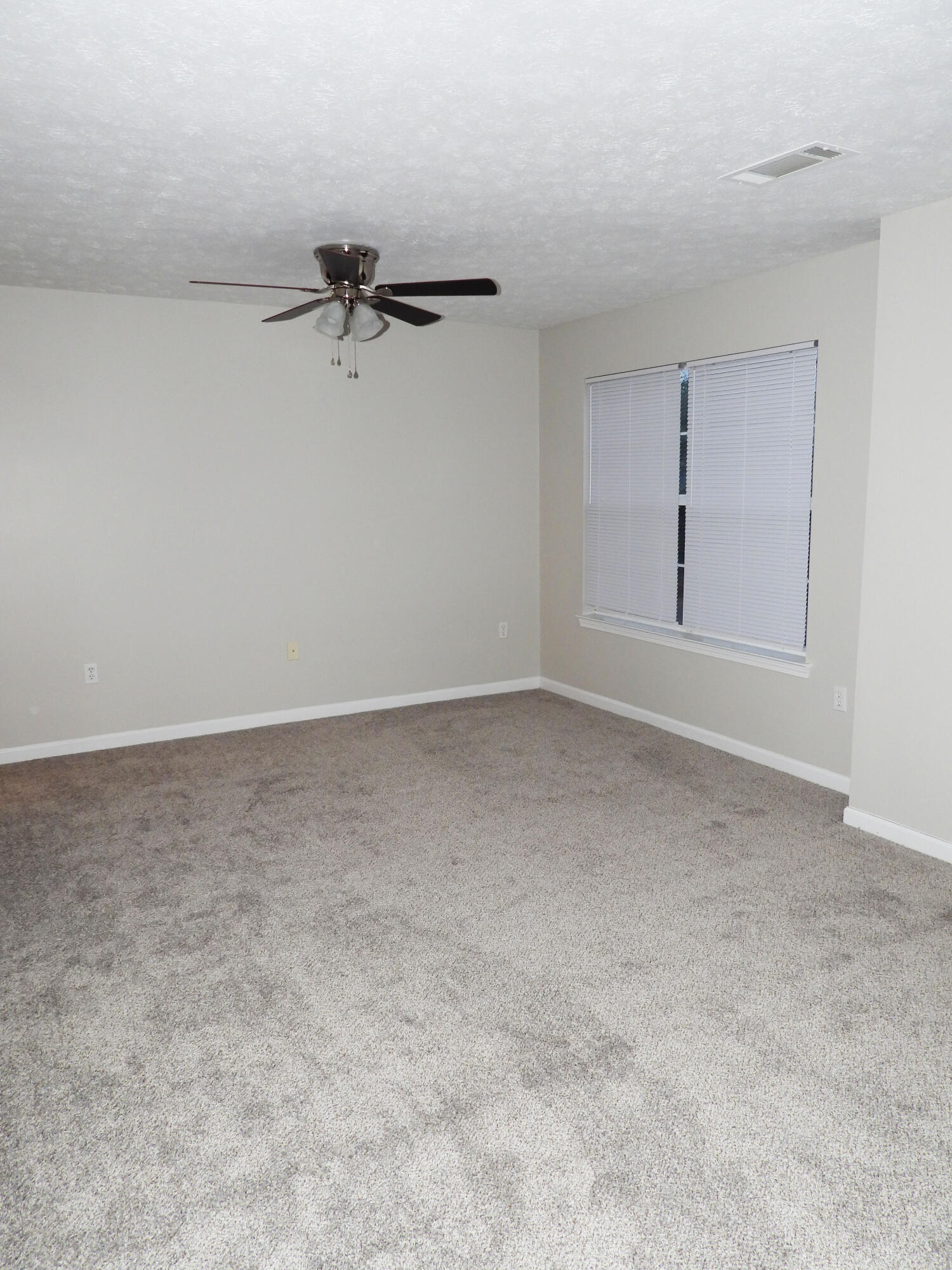 ROLLING PINES - Residential Lease