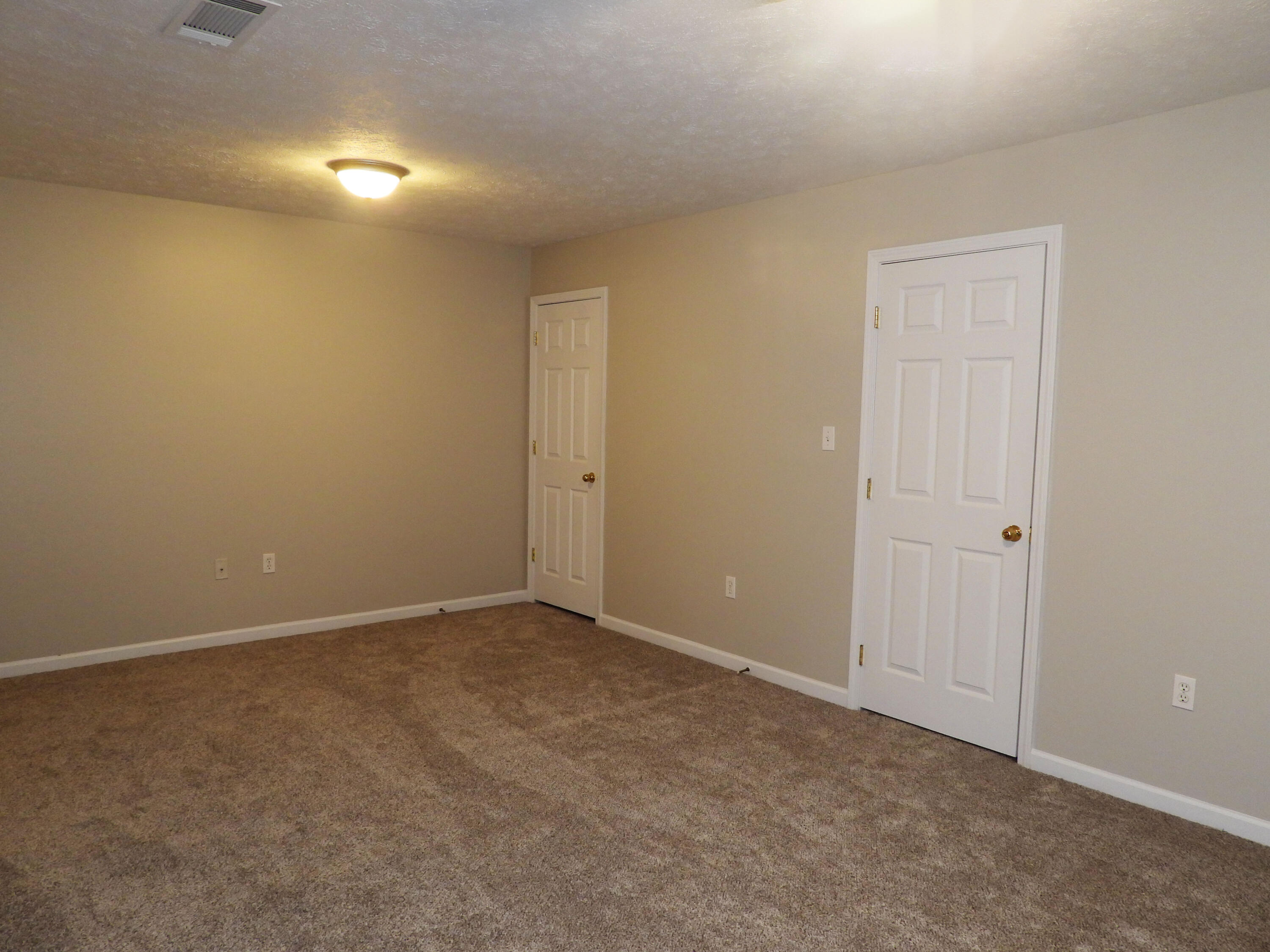 ROLLING PINES - Residential Lease